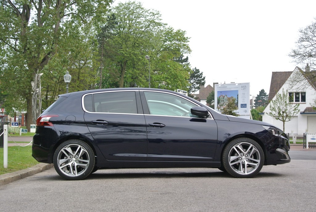Peugeot 308&308SW Drive in France_2014_Hong Boon How (12)