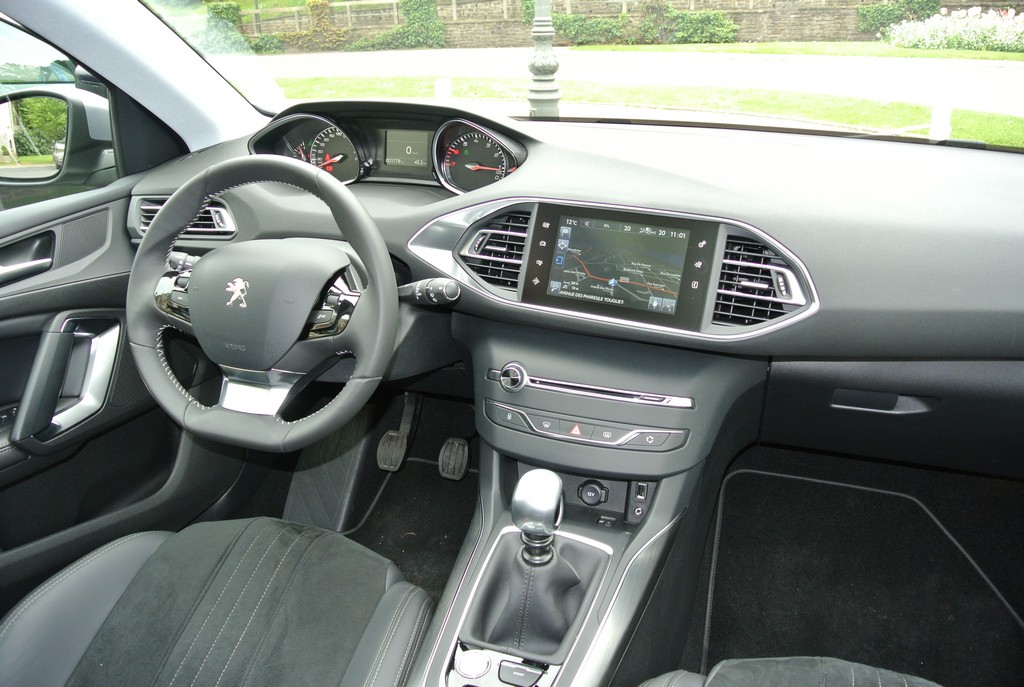 Peugeot 308&308SW Drive in France_2014_Hong Boon How (28)