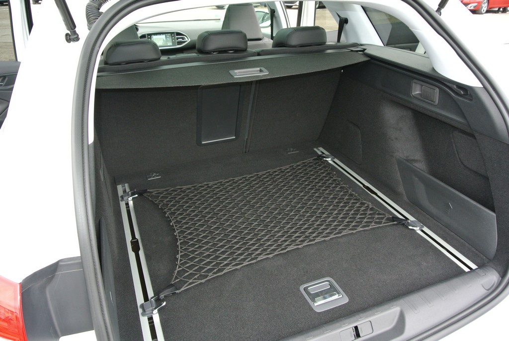 Peugeot 308&308SW Drive in France_2014_Hong Boon How (3)