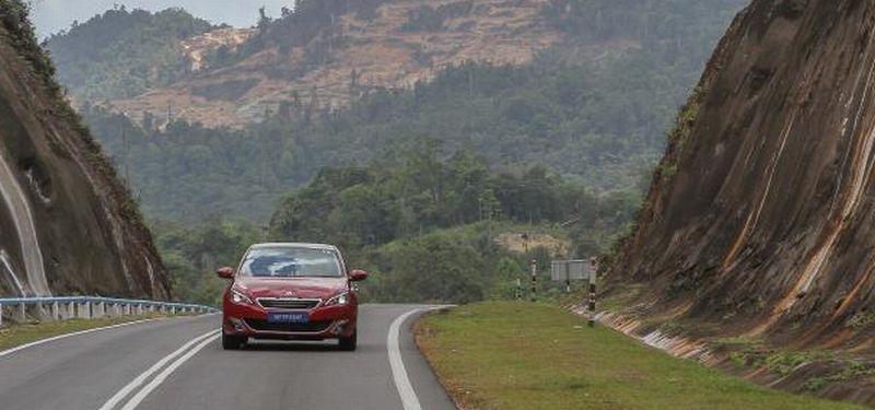 2015 Peugeot 308 (1)