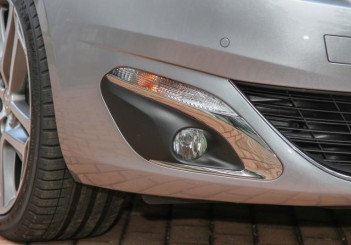 2015 Peugeot 308 (15)