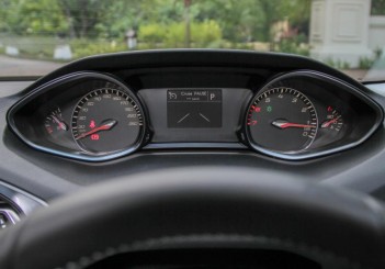 2015 Peugeot 308 (19)