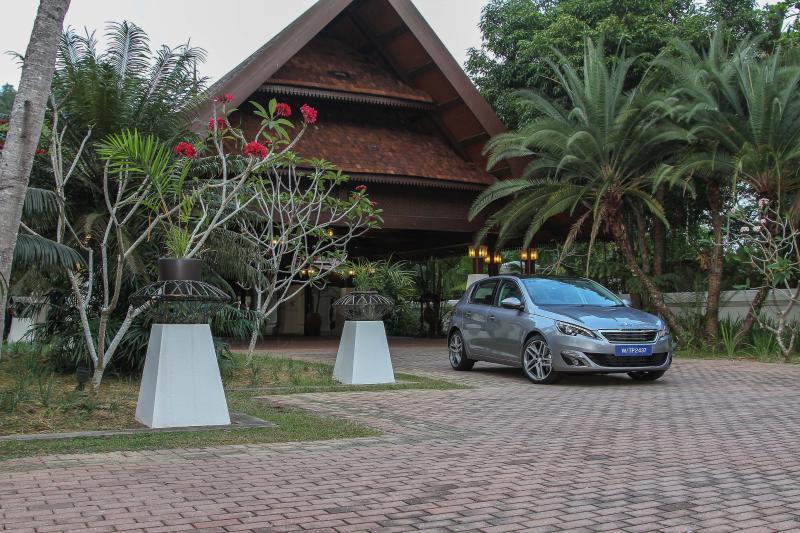 2015 Peugeot 308 (31)