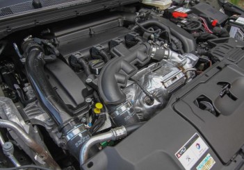 2015 Peugeot 308 (32)