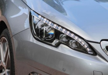 2015 Peugeot 308 (8)