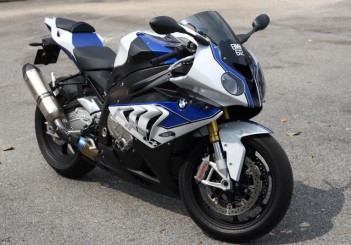 BMW HP4 - 01