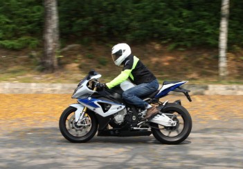 BMW HP4 - 02
