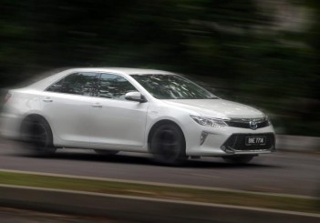 Toyota Camry Hybrid - 00