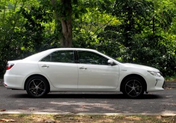 Toyota Camry Hybrid - 02