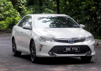 Toyota Camry Hybrid - 03