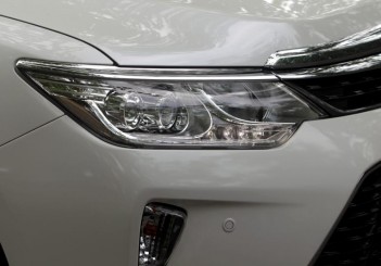 Toyota Camry Hybrid - 05