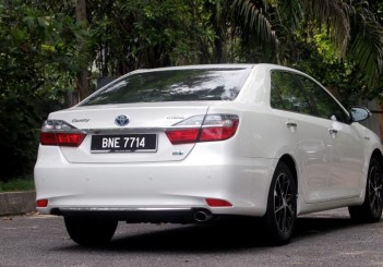 Toyota Camry Hybrid - 06