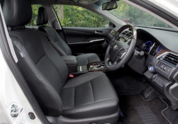 Toyota Camry Hybrid - 10