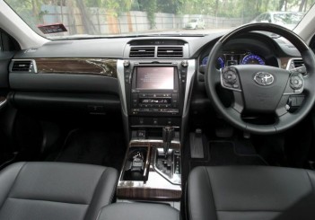 Toyota Camry Hybrid - 11