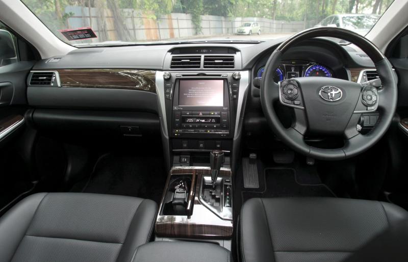 Toyota Camry Hybrid - 11