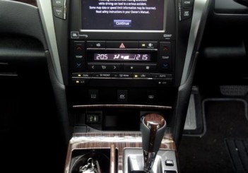 Toyota Camry Hybrid - 12