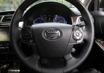 Toyota Camry Hybrid - 13