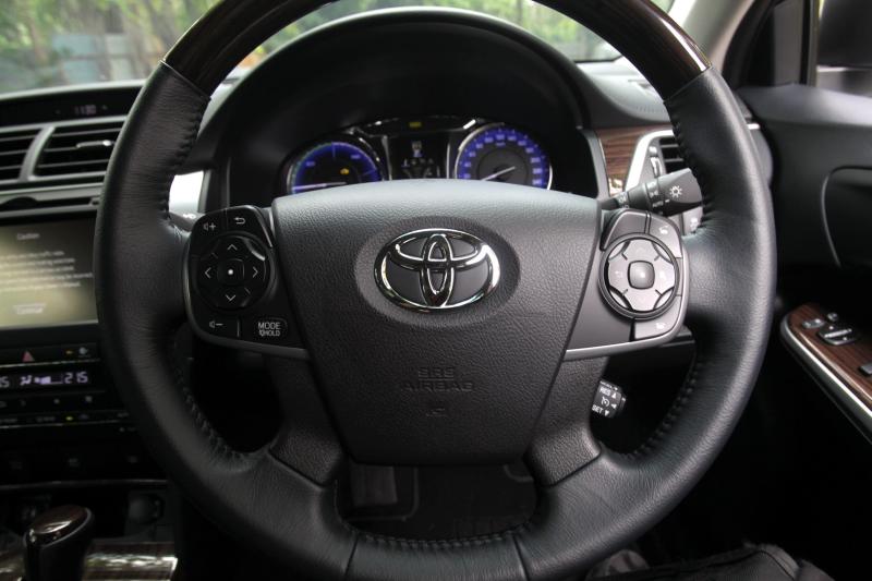 Toyota Camry Hybrid - 13
