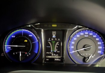 Toyota Camry Hybrid - 14