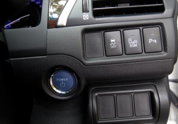 Toyota Camry Hybrid - 15