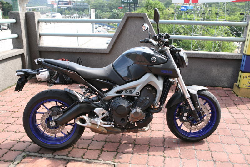 Yamaha MT-09 - 02