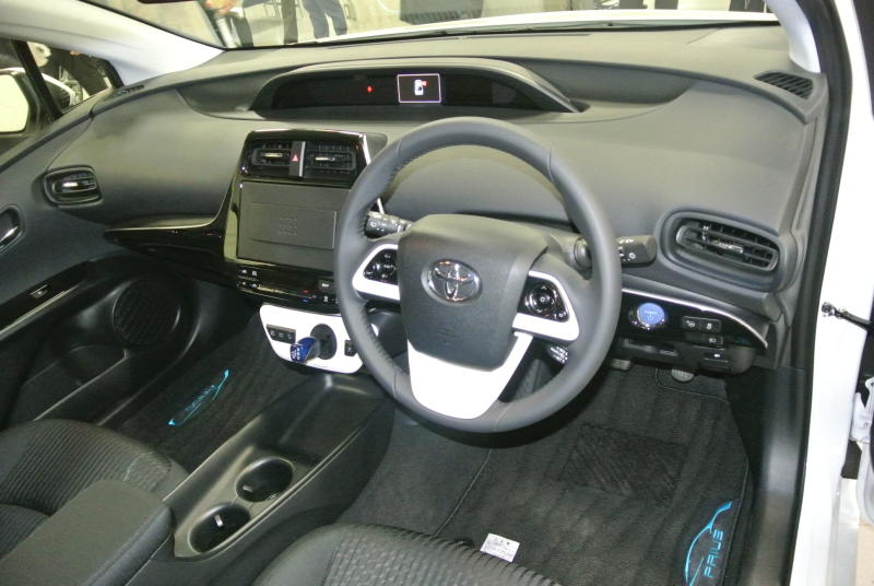2016 Prius_Japan (1)