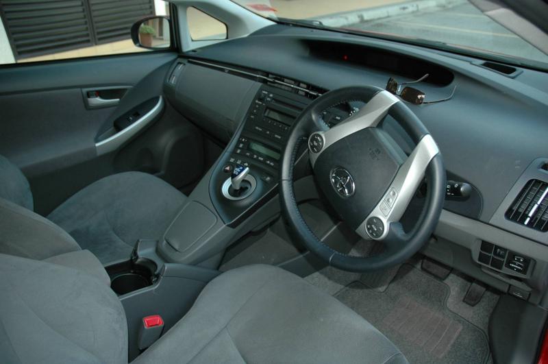 The dash layout of the third-generation Prius.