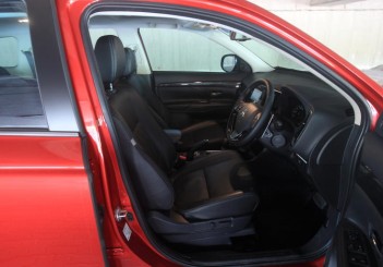 Mitsubishi Outlander - 13