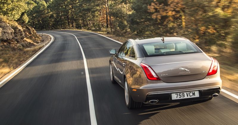 Jag_XJ_Brown_Rear