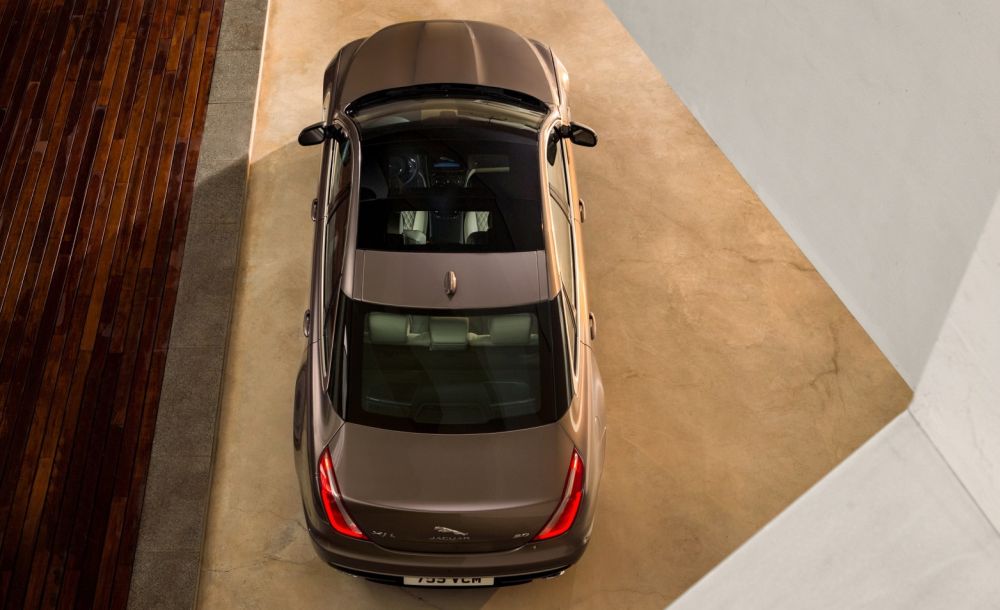 Jag_XJ_Top_Panoramic Glass Roof