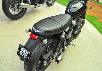 Triumph bonneville single seat cowl