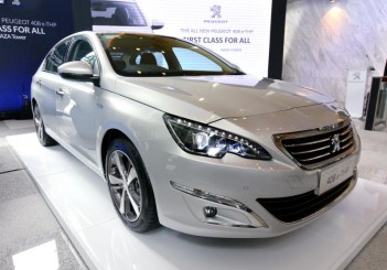 Peugeot 408 e-THP (10)