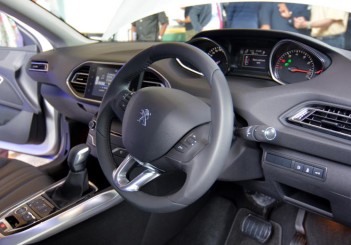 Peugeot 408 e-THP (11)
