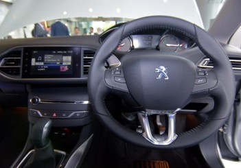 Peugeot 408 e-THP (13)
