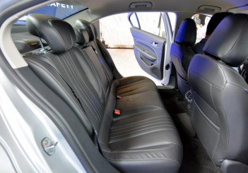 Peugeot 408 e-THP (15)