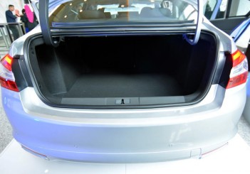 Peugeot 408 e-THP (18)