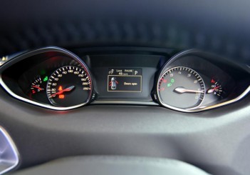 Peugeot 408 e-THP (22)