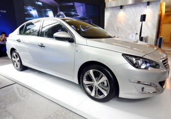 Peugeot 408 e-THP (24)