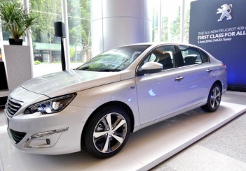 Peugeot 408 e-THP (25)