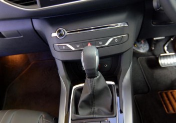 Peugeot 408 e-THP (8)