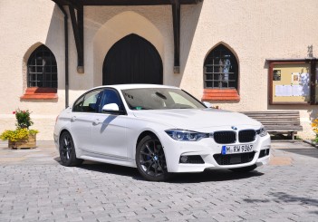 BMW 330e iPerformance - 01