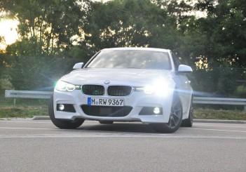 BMW 330e iPerformance - 10