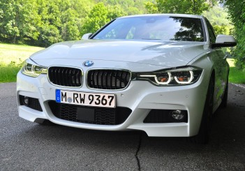 BMW 330e iPerformance - 23