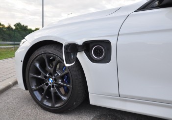 BMW 330e iPerformance - 29