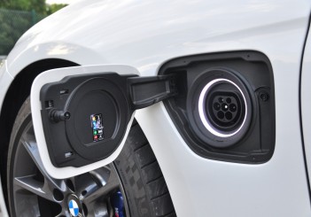 BMW 330e iPerformance - 31