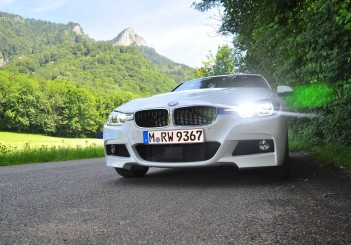 BMW 330e iPerformance - 32