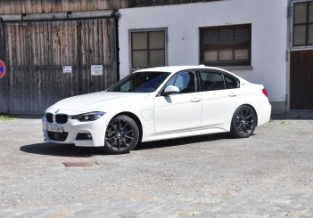 BMW 330e iPerformance - 35
