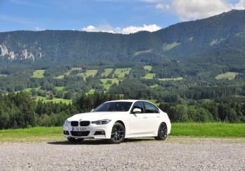 BMW 330e iPerformance - 38