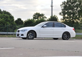 BMW 330e iPerformance - 43