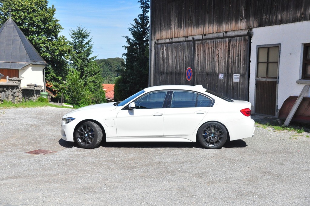 BMW 330e iPerformance - 48